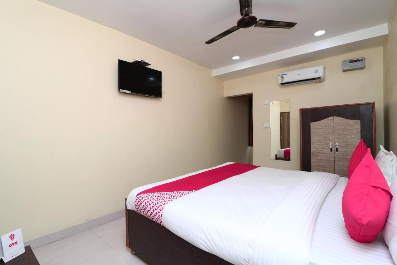 Oyo 15355 Govind Guest House Горакпур Екстериор снимка