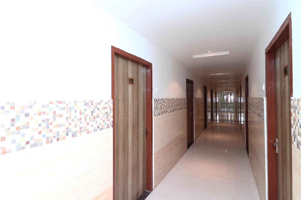Oyo 15355 Govind Guest House Горакпур Екстериор снимка
