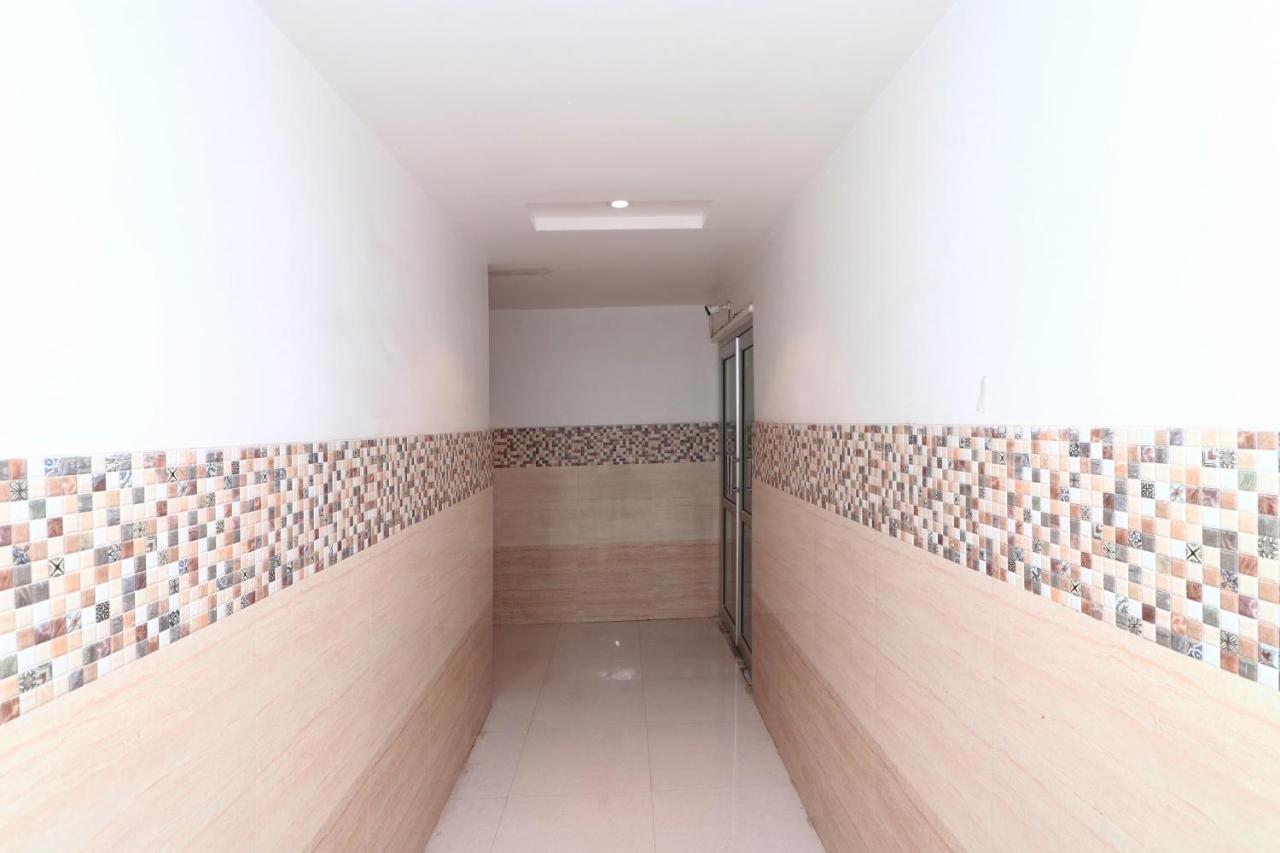 Oyo 15355 Govind Guest House Горакпур Екстериор снимка