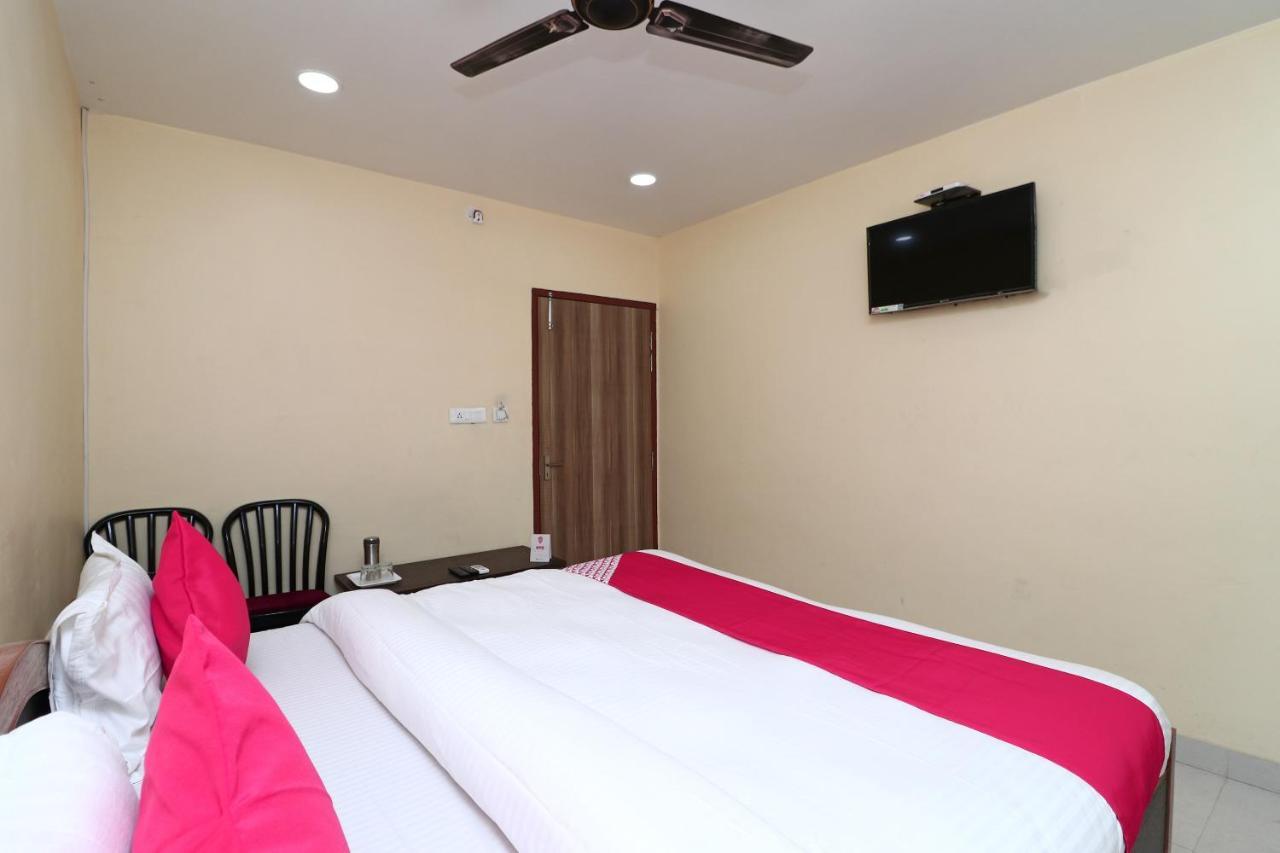 Oyo 15355 Govind Guest House Горакпур Екстериор снимка