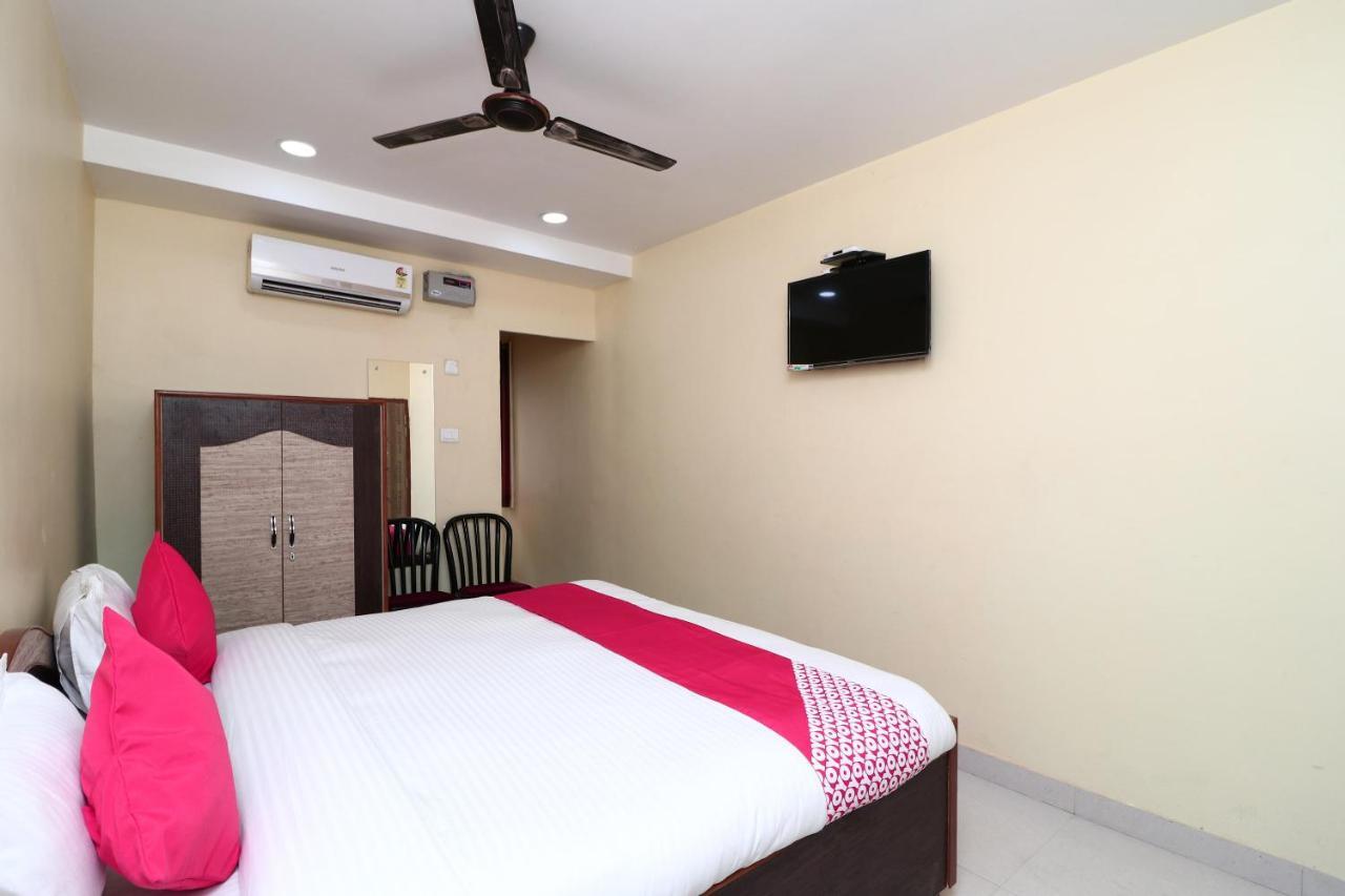 Oyo 15355 Govind Guest House Горакпур Екстериор снимка