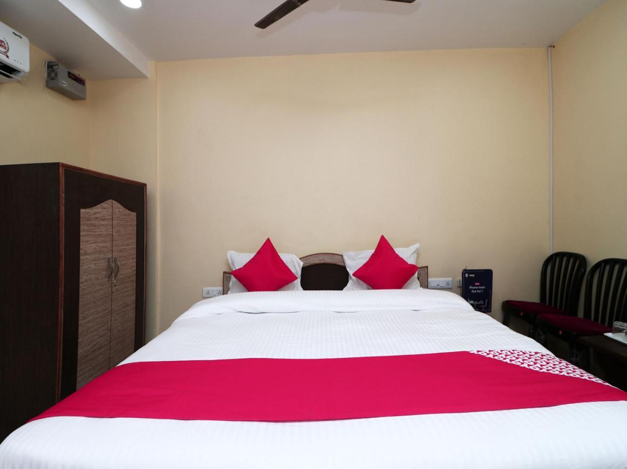 Oyo 15355 Govind Guest House Горакпур Екстериор снимка